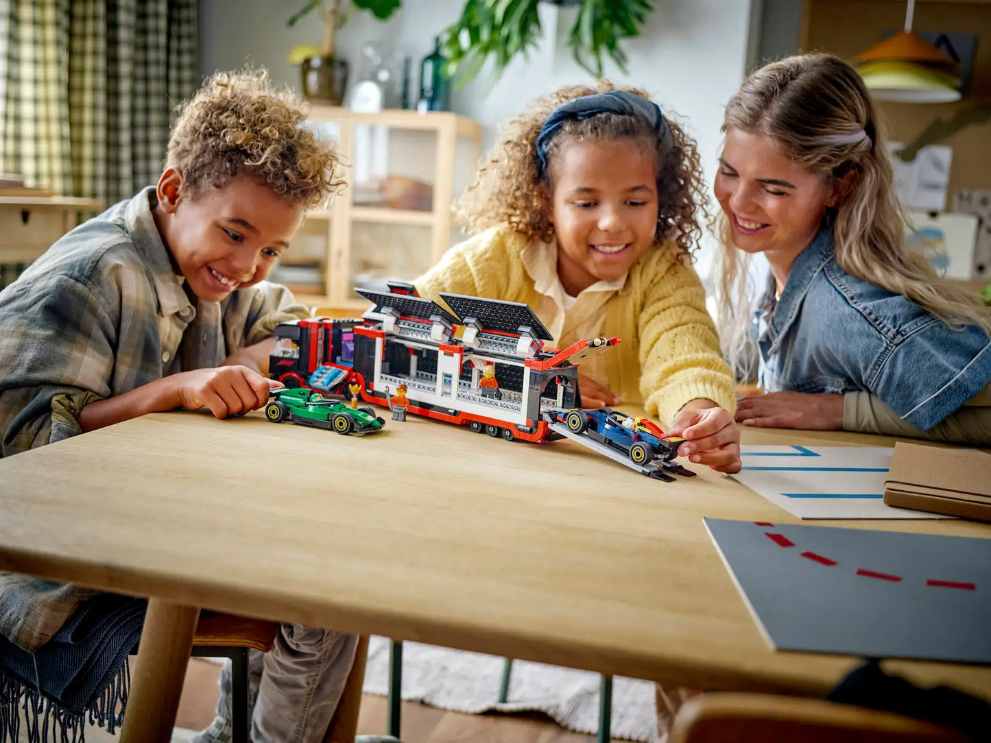 Camión de F1® con Coches de F1® RB20 y AMR24 LEGO® - 1086 piezas