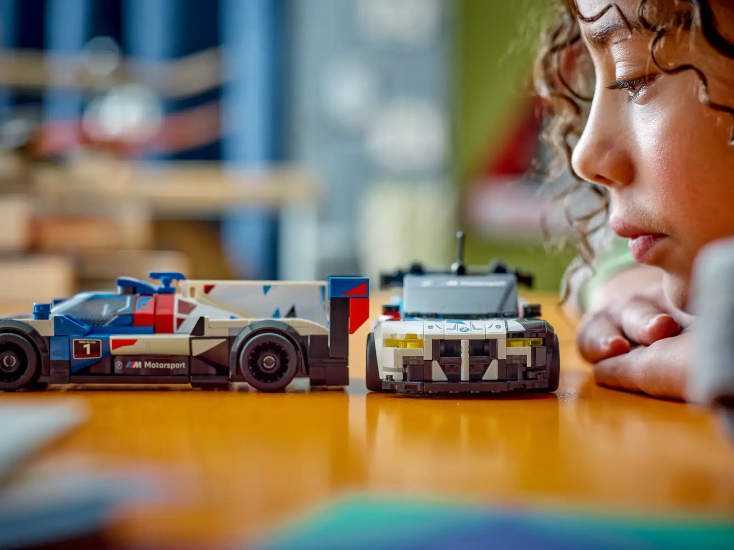 Coches de Carreras BMW M4 GT3 y BMW M Hybrid V8 LEGO® - 676 piezas