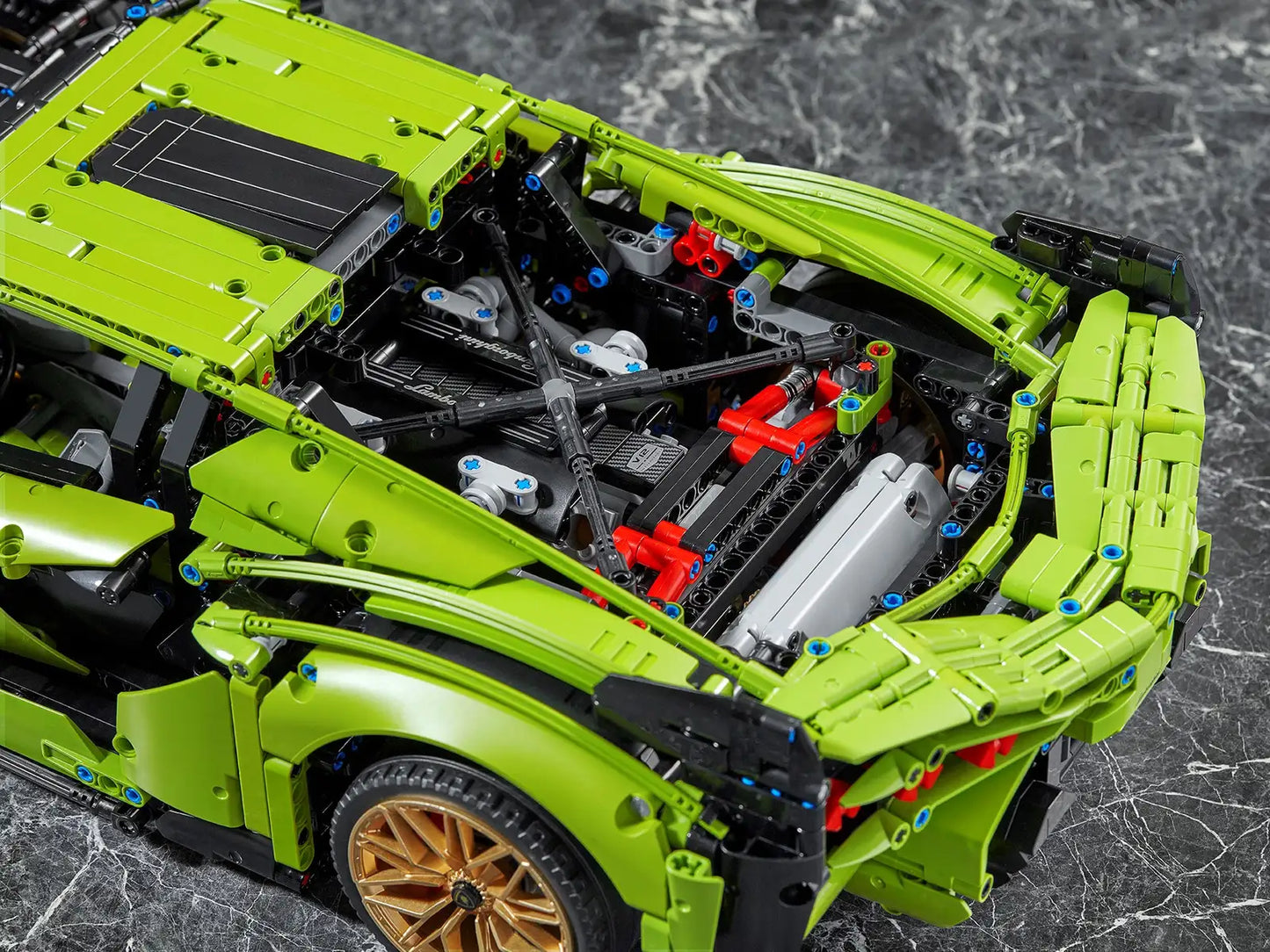 Alfa Romeo F1 C42 - 2261 pieces - Remote Controlled 