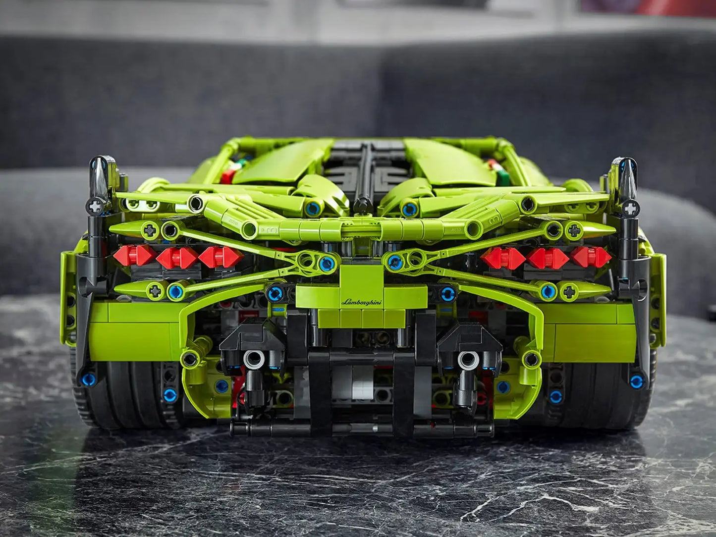 Alfa Romeo F1 C42 - 2261 pieces - Remote Controlled 