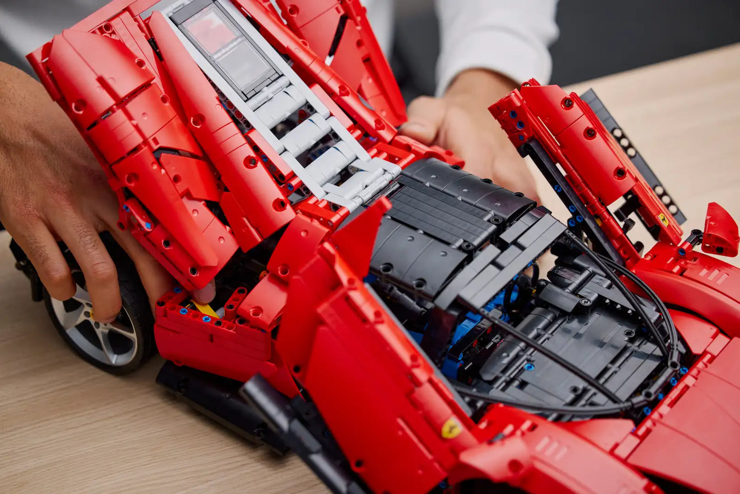 Alfa Romeo F1 C42 - 2261 pieces - Remote Controlled 