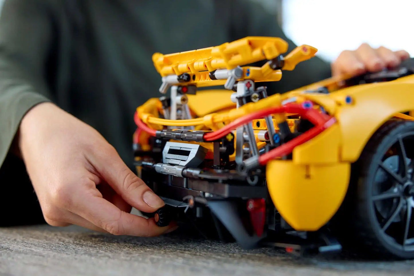 Alfa Romeo F1 C42 - 2261 pieces - Remote Controlled 