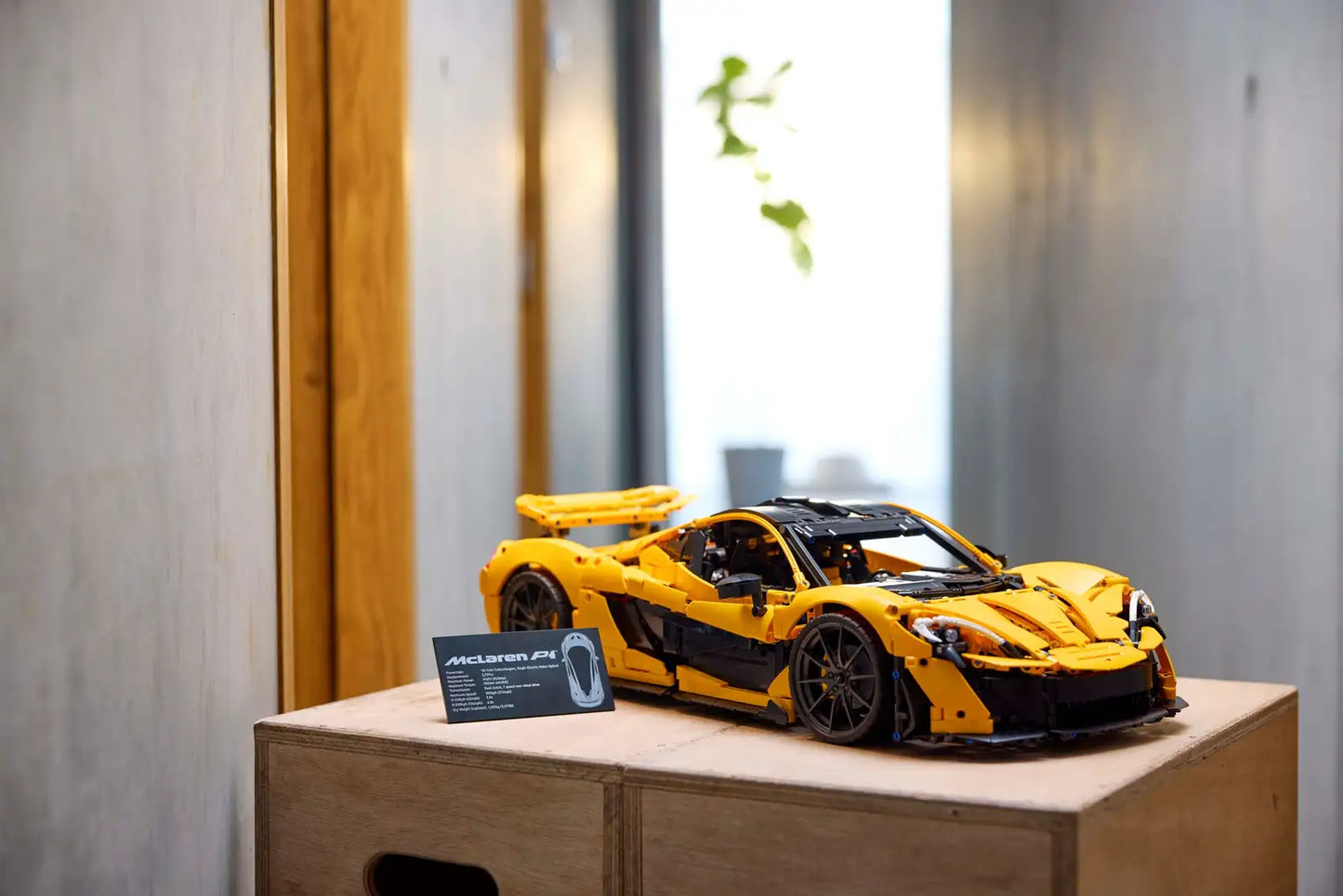 Alfa Romeo F1 C42 - 2261 pieces - Remote Controlled 
