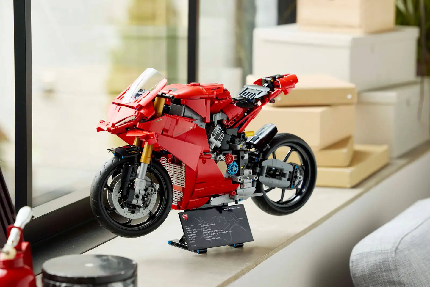 Alfa Romeo F1 C42 - 2261 pieces - Remote Controlled 