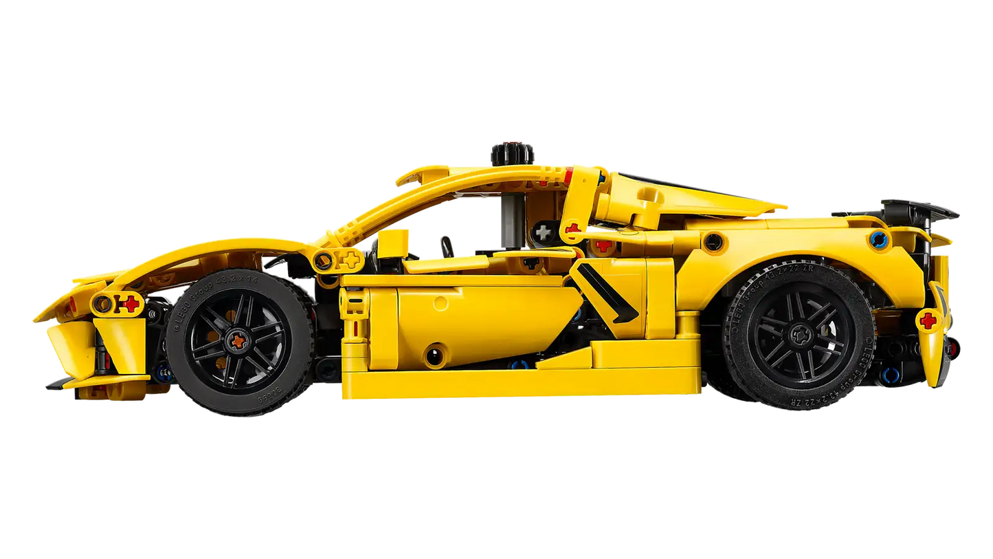 Alfa Romeo F1 C42 - 2261 pieces - Remote Controlled 
