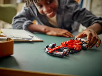 Coche de Carreras Ferrari SF-24 F1® LEGO® - 275 piezas