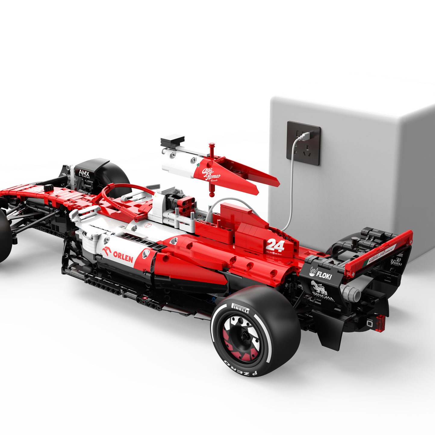 Alfa Romeo F1 C42 - 2261 pieces - Remote Controlled 